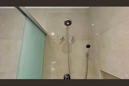 Casa à venda com 455m², 3 quartos e 5 vagasBanheiro da Suíte 1