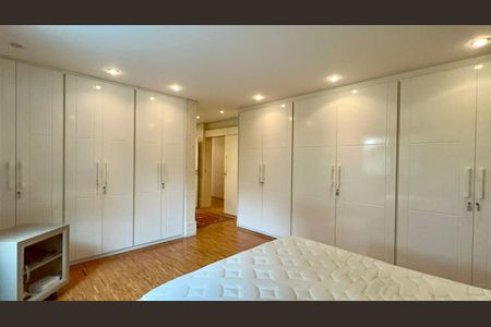 Casa à venda com 455m², 3 quartos e 5 vagasSuíte 2