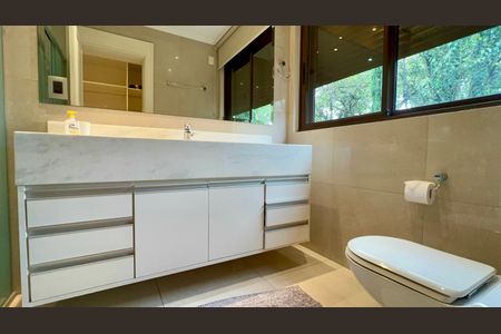 Casa à venda com 455m², 3 quartos e 5 vagasBanheiro da Suíte 3