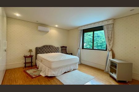 Casa à venda com 455m², 3 quartos e 5 vagasSuíte 2