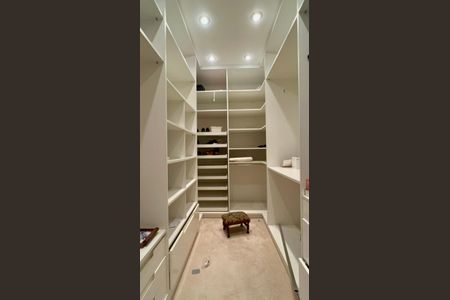 Casa à venda com 455m², 3 quartos e 5 vagasCloset da suíte 2