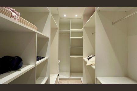Casa à venda com 455m², 3 quartos e 5 vagasCloset da suíte 2