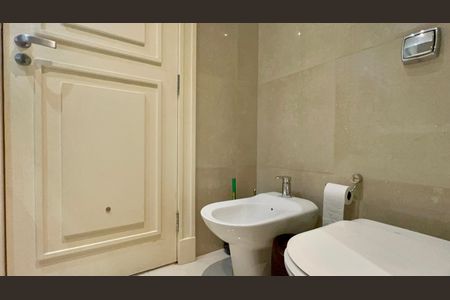 Casa à venda com 455m², 3 quartos e 5 vagasBanheiro da Suíte 1