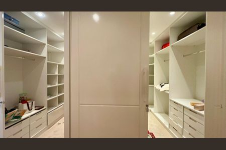 Casa à venda com 455m², 3 quartos e 5 vagasCloset da suíte 2