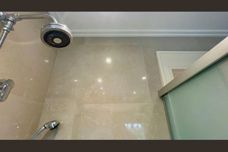 Casa à venda com 455m², 3 quartos e 5 vagasBanheiro da Suíte 2