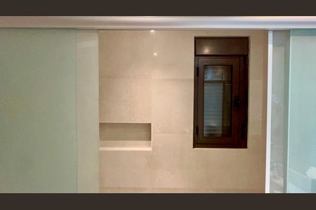 Casa à venda com 455m², 3 quartos e 5 vagasBanheiro da Suíte 1