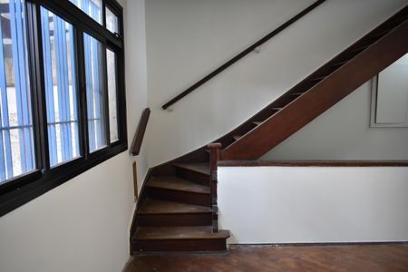 Casa para alugar com 250m², 3 quartos e 1 vagaEscada 1