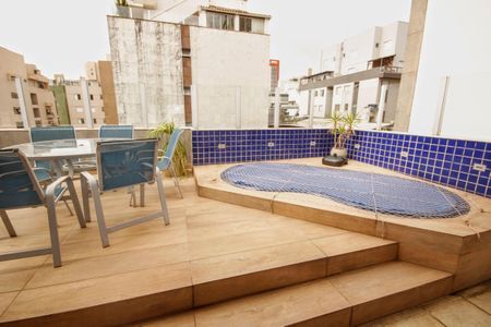 Apartamento à venda com 155m², 3 quartos e 2 vagasPiscina