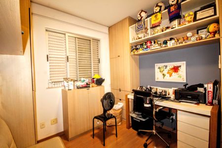 quarto 1 de apartamento à venda com 3 quartos, 155m² em Santo Antônio, Belo Horizonte