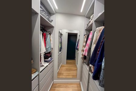 Apartamento à venda com 72m², 2 quartos e 1 vagaCloset da suíte