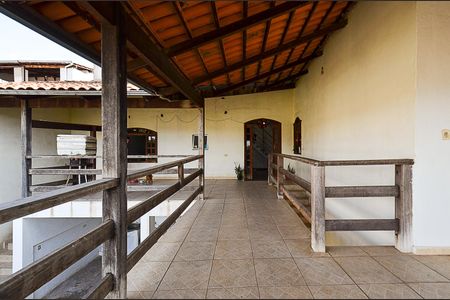 Casa à venda com 360m², 3 quartos e 5 vagasVaranda