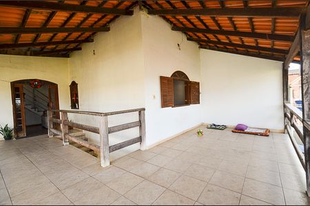 Casa à venda com 360m², 3 quartos e 5 vagasVaranda