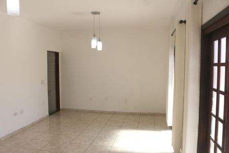 Sala de casa para alugar com 2 quartos, 120m² em Nova Gerti, São Caetano do Sul