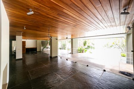 Casa à venda com 604m², 8 quartos e 10 vagasSala