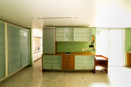 Casa à venda com 604m², 8 quartos e 10 vagasCozinha