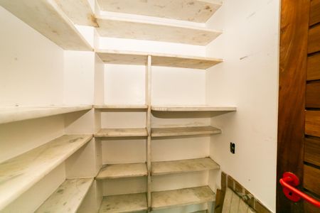 Casa à venda com 604m², 8 quartos e 10 vagasDespensa