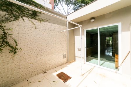 Casa à venda com 604m², 8 quartos e 10 vagasÁrea de Serviço