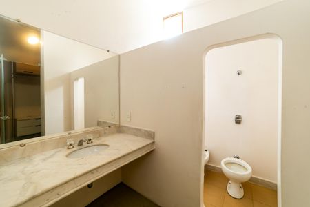 Casa à venda com 604m², 8 quartos e 10 vagasBanheiro da Suíte 2