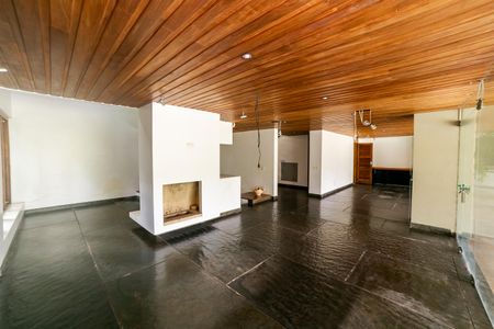 Casa à venda com 604m², 8 quartos e 10 vagasSala