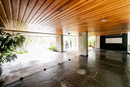 Casa à venda com 604m², 8 quartos e 10 vagasSala