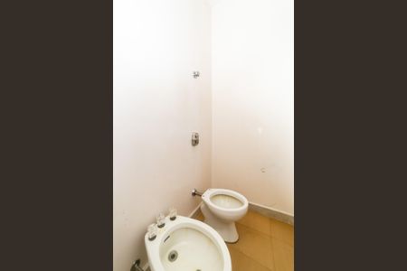 Casa à venda com 604m², 8 quartos e 10 vagasBanheiro da Suíte 2