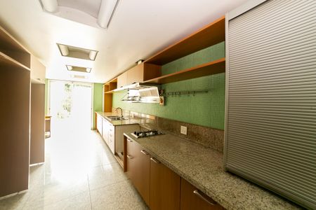 Casa à venda com 604m², 8 quartos e 10 vagasCozinha