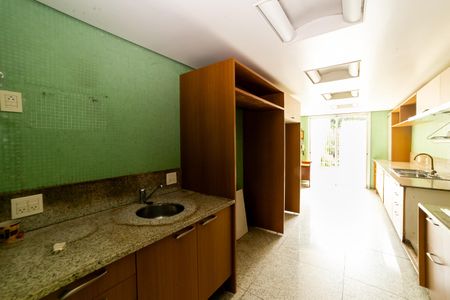 Casa à venda com 604m², 8 quartos e 10 vagasCozinha