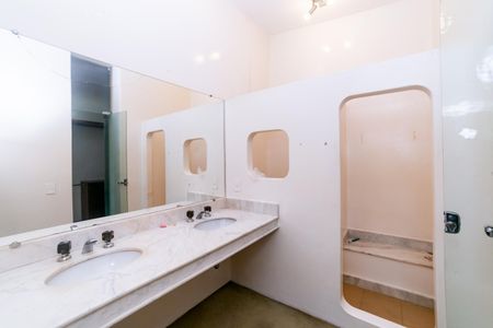 Casa à venda com 604m², 8 quartos e 10 vagasBanheiro Social