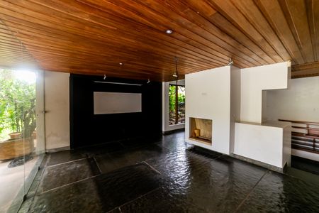 Casa à venda com 604m², 8 quartos e 10 vagasSala