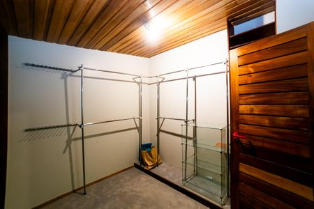 Casa à venda com 604m², 8 quartos e 10 vagasCloset da suíte 1