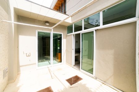 Casa à venda com 604m², 8 quartos e 10 vagasÁrea de Serviço