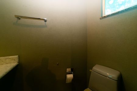 Casa à venda com 604m², 8 quartos e 10 vagasBanheiro do escritório