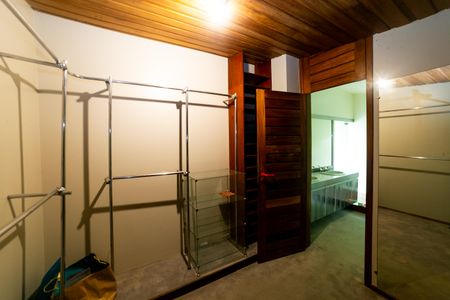 Casa à venda com 604m², 8 quartos e 10 vagasCloset da suíte 1