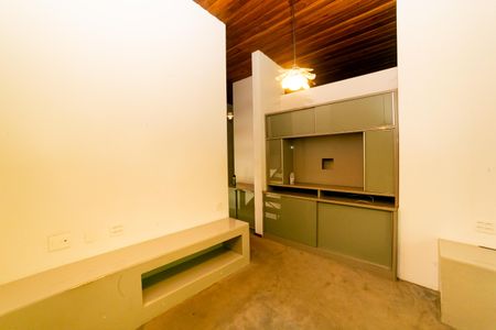 Casa à venda com 604m², 8 quartos e 10 vagasSala de TV