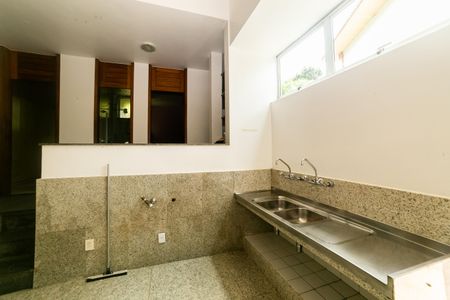 Casa à venda com 604m², 8 quartos e 10 vagasÁrea de Serviço