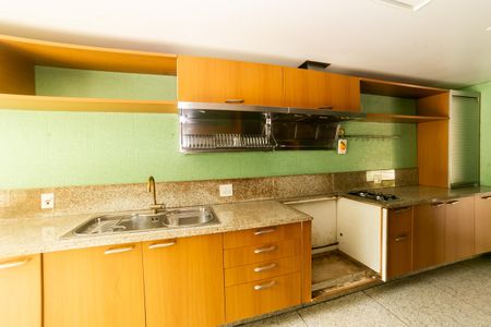 Casa à venda com 604m², 8 quartos e 10 vagasCozinha