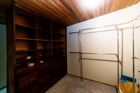 Casa à venda com 604m², 8 quartos e 10 vagasCloset da suíte 1