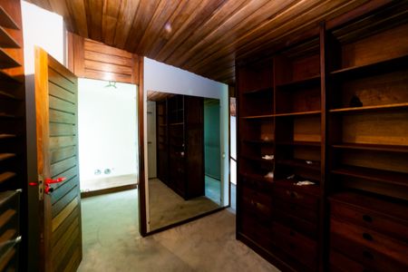 Casa à venda com 604m², 8 quartos e 10 vagasCloset da suíte 1