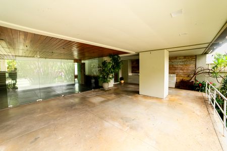 Casa à venda com 604m², 8 quartos e 10 vagasVaranda da Sala