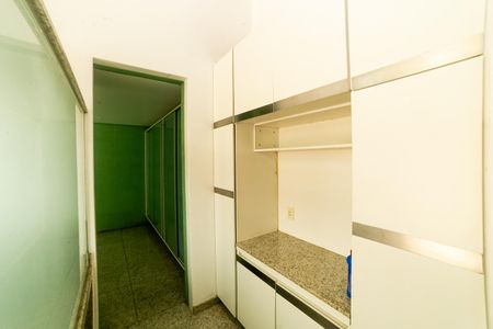 Casa à venda com 604m², 8 quartos e 10 vagasCozinha e Área de Serviço