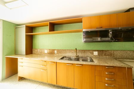 Casa à venda com 604m², 8 quartos e 10 vagasCozinha