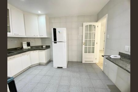 Apartamento para alugar com 147m², 3 quartos e 1 vagaCozinha 