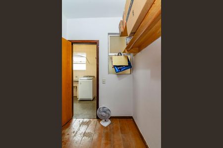 Apartamento à venda com 130m², 3 quartos e 2 vagas Apartamento à venda com 130m², 3 quartos e 2 vagasQuarto de Serviço