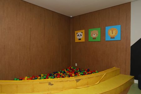 Apartamento à venda com 34m², 2 quartos e sem vagaÁrea comum - Playground