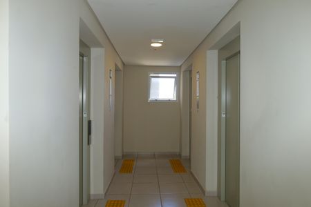 Apartamento à venda com 34m², 2 quartos e sem vagaÁrea comum - Saguão do andar
