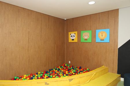 Apartamento à venda com 34m², 2 quartos e sem vagaÁrea comum - Playground