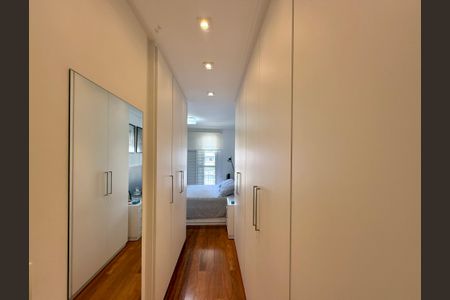 Apartamento à venda com 170m², 3 quartos e 3 vagas Apartamento à venda com 170m², 3 quartos e 3 vagasCloset Suíte 3