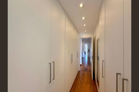 Apartamento à venda com 170m², 3 quartos e 3 vagas Apartamento à venda com 170m², 3 quartos e 3 vagasCloset Suíte 3