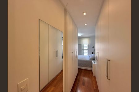 Apartamento à venda com 170m², 3 quartos e 3 vagas Apartamento à venda com 170m², 3 quartos e 3 vagasCloset Suíte 3
