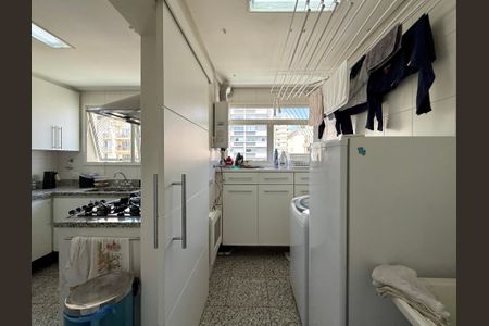 Apartamento à venda com 170m², 3 quartos e 3 vagas Apartamento à venda com 170m², 3 quartos e 3 vagasÁrea de Serviço